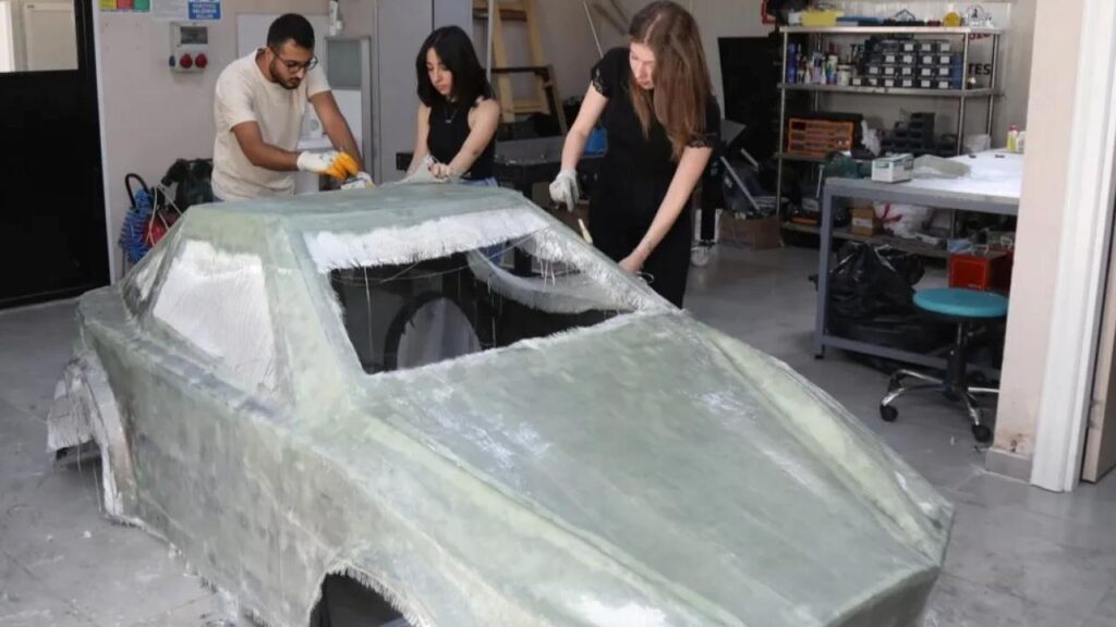 BTÜ’lüler ‘Elektrikli Araç Yarışları’na hazırlanıyor