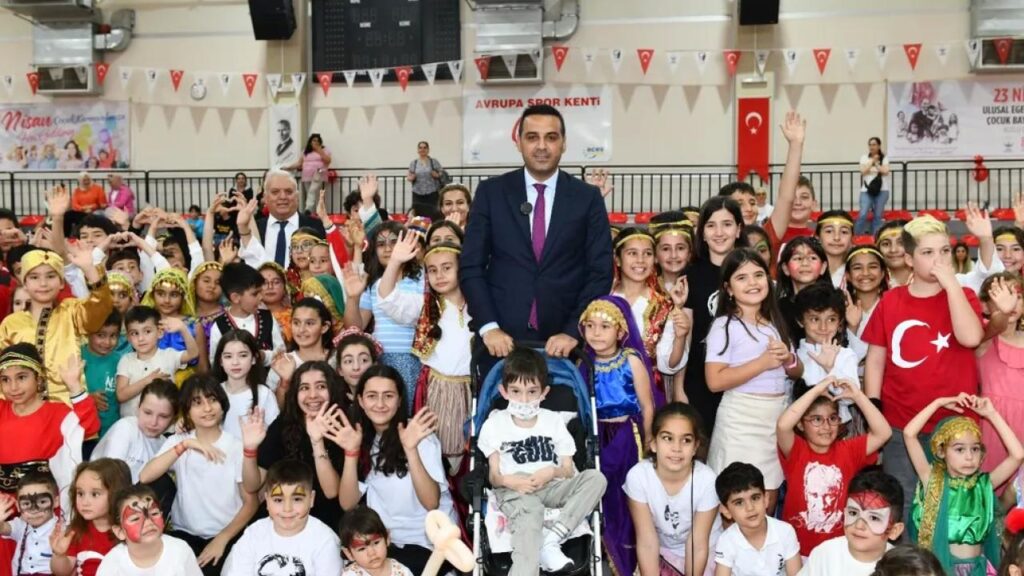 Çiğlili çocuklar eğlence parkında buluşuyor
