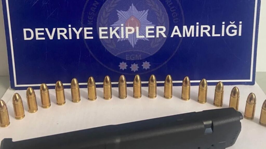 Keşan’da silahla yakalanan ehliyetsiz sürücü gözaltında